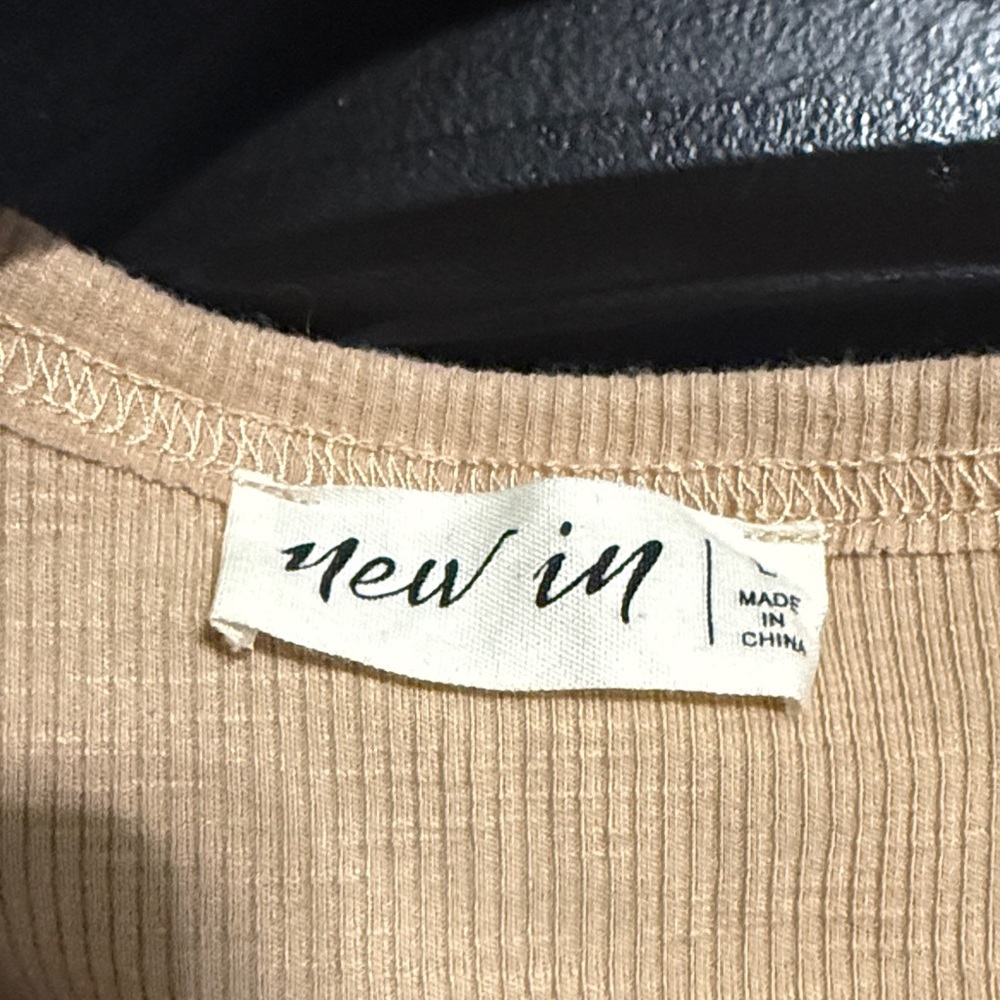 New Look Beige Ribbed Button-Front Crop Top - Picture 3 of 5